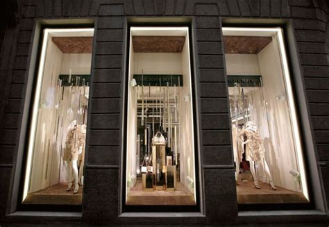 Shops with BURBERRY in Milan title